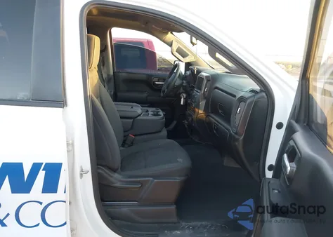 2021 Chevrolet Silverado 1500 4Wd Standard Bed Wt z USA, uszkodzony, nr VIN 1GCRYAEH4MZ113651